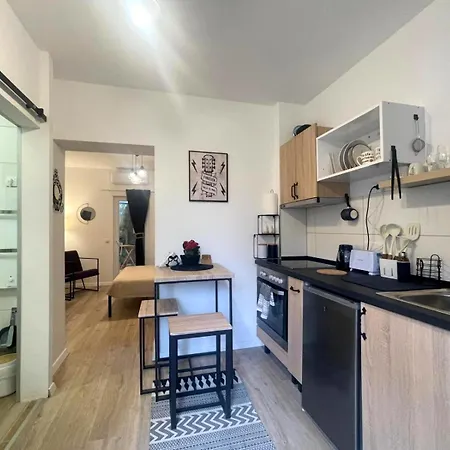 Diskretni Sarm Discreet Charm, Senjak Belgrade